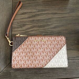 Michael Kors wristlet used